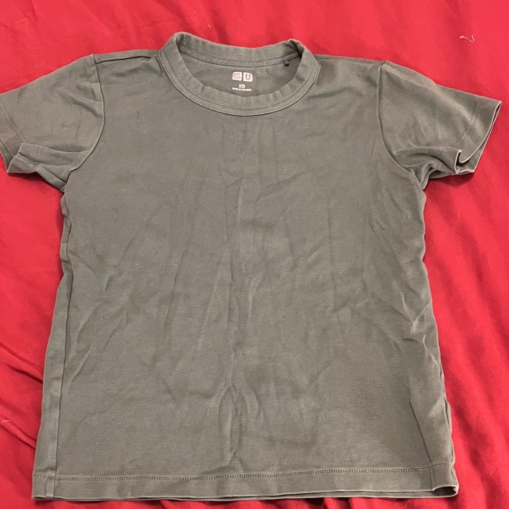 Uniqlo Basic Tee - Picture 2 of 4